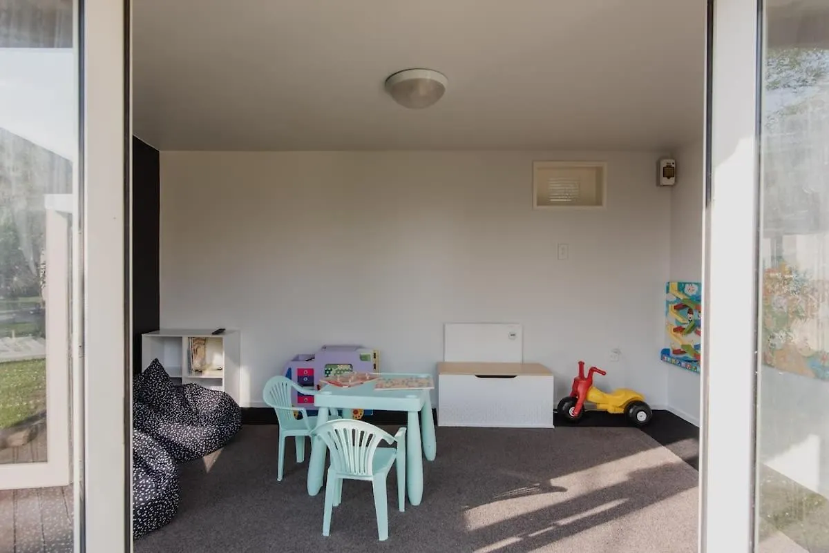 Hidden Gem Of Christchurch - Sleeps 13